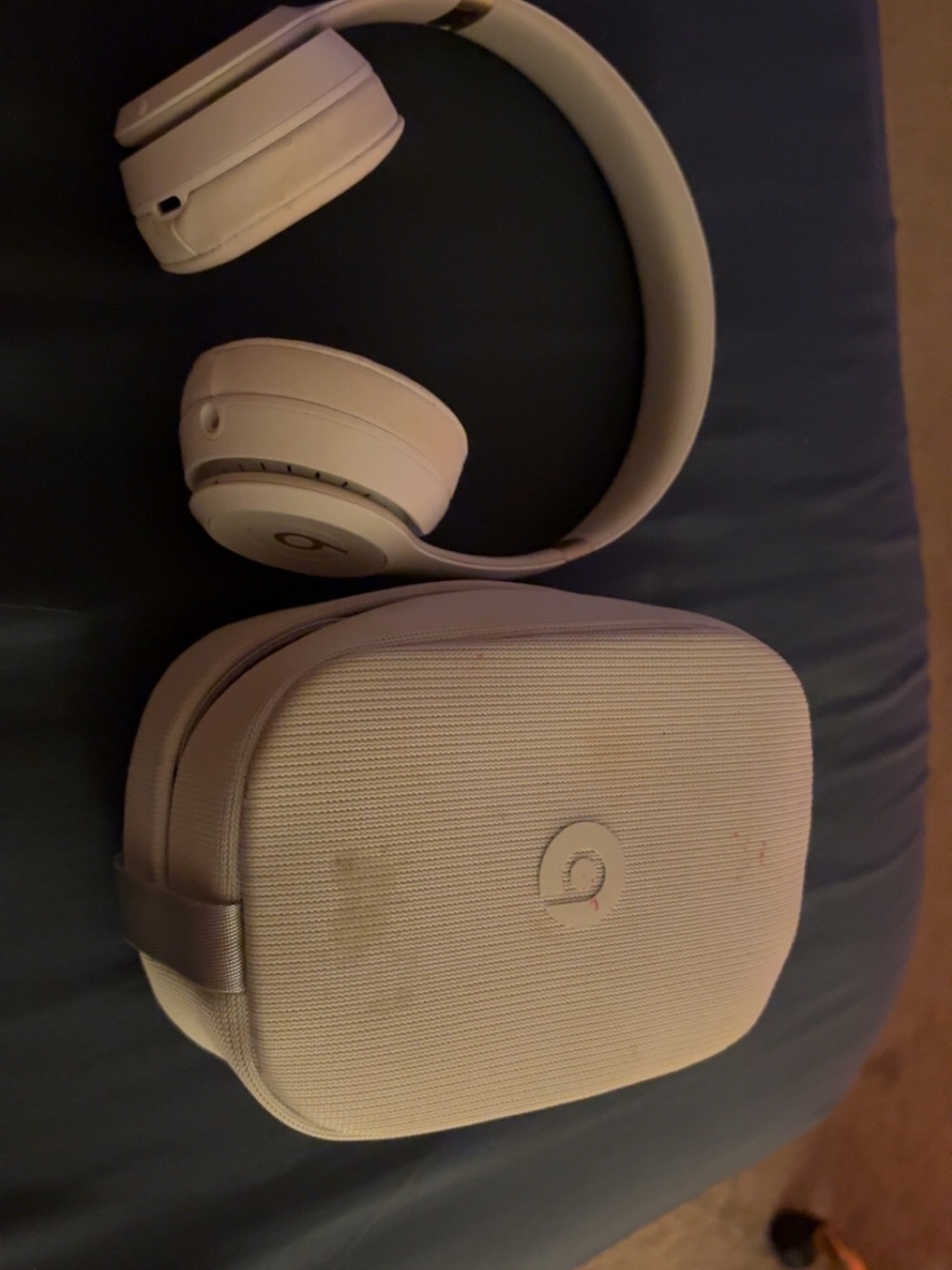 Beats Solo3 Wireless On-Ear Headphones in Light Pink with Carry Case